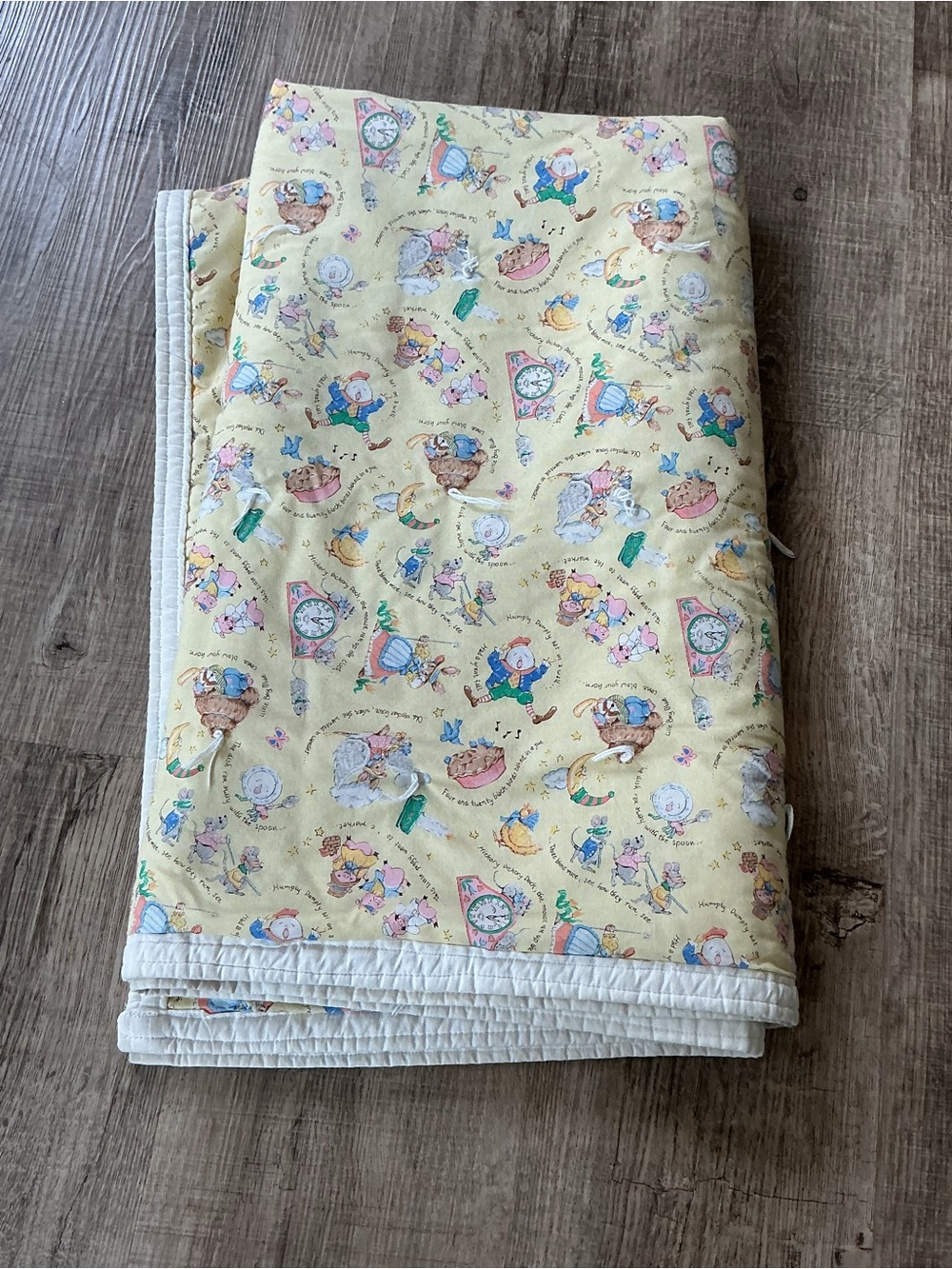 Vtg Mother Goose Nursery Rhyme Baby Quilt Yellow Panel Blanket 43x51.5 1990s - Picture 7 of 10